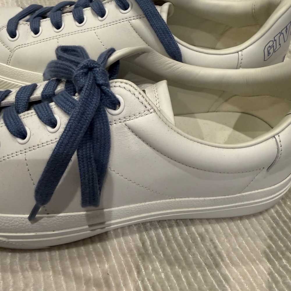 Givenchy Women's Sneakers in White with Navy Laces - Picture 5 of 8